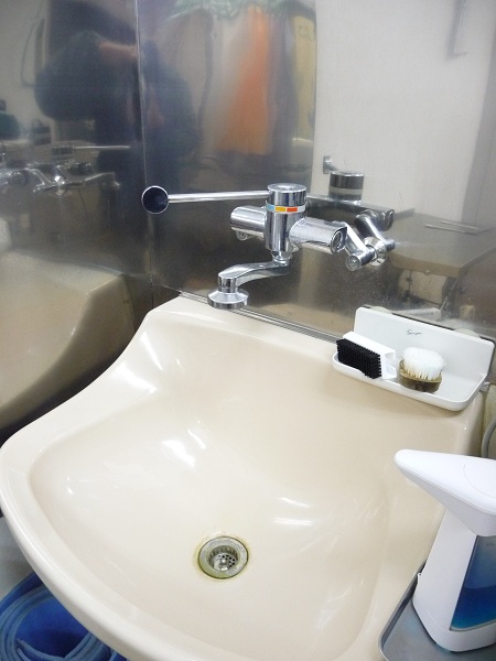手術室 手洗い セラピー動物病院 稲城 若葉台の動物病院